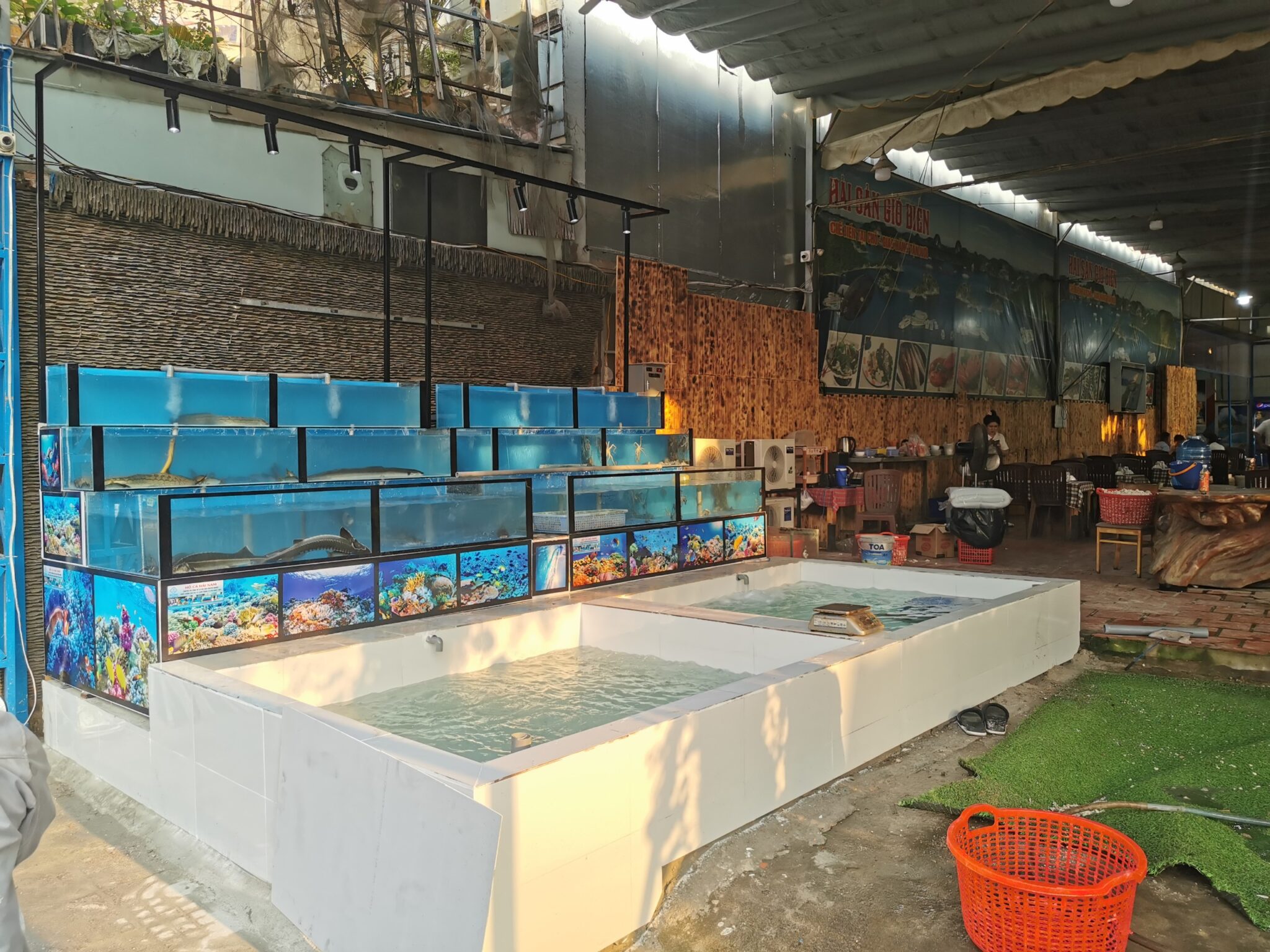 hồ hải sản 3 tầng quận 12