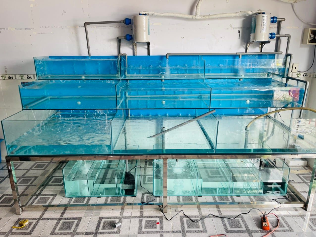 hồ hải sản 3 tầng - vựa hải sản Lãm Bình Dương